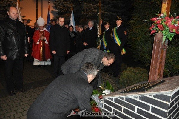 30 rocznica wprowadzenia stanu wojennego w polsce: Uroczystość w Gimnazjum nr 1 i msza w kościele Farnym [13.XII.2011] - zdjęcie #5 - eOstroleka.pl