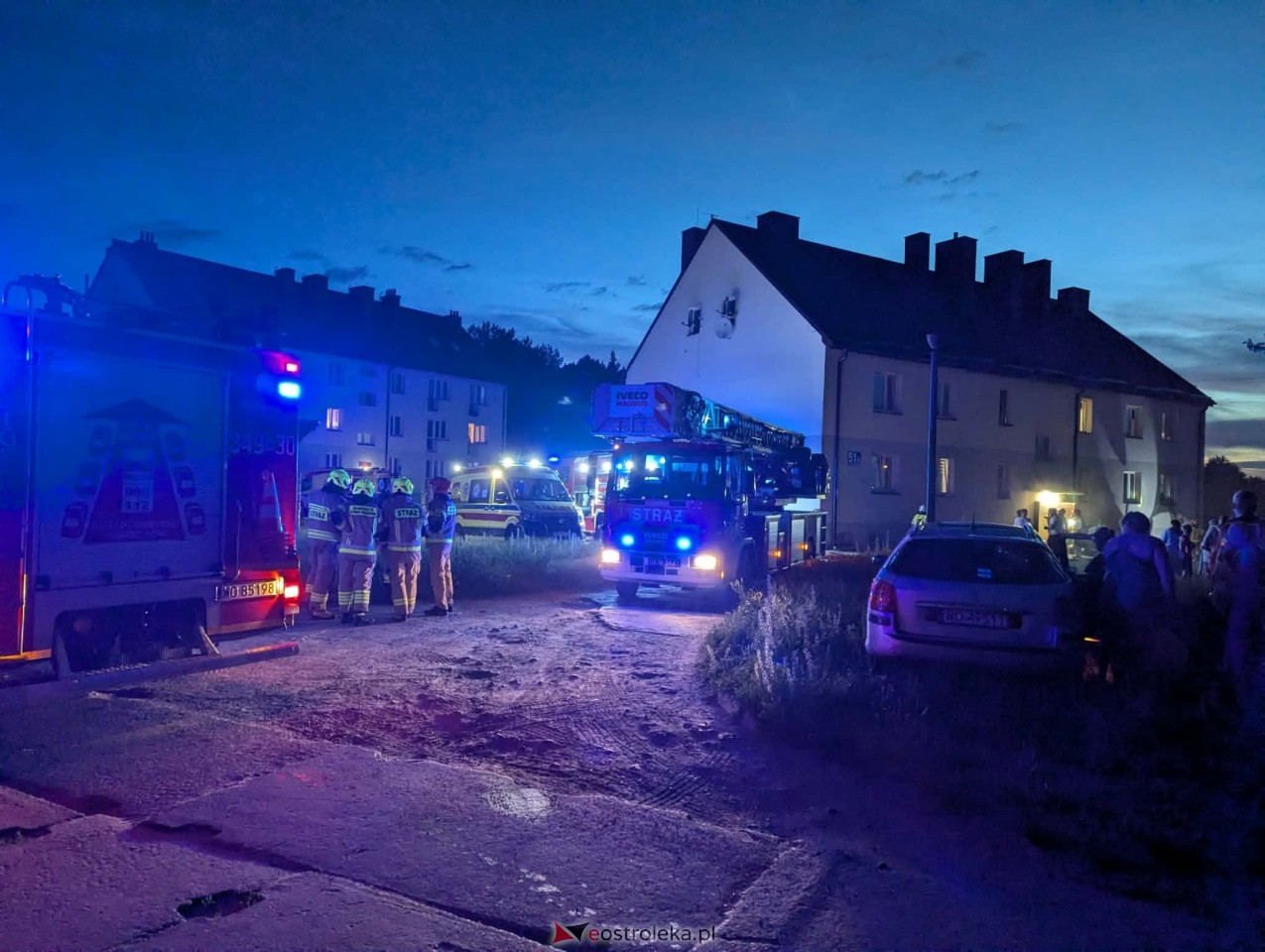 Pożar w bloku socjalnym przy Padlewskiego [22.06.2026] - zdjęcie #9 - eOstroleka.pl