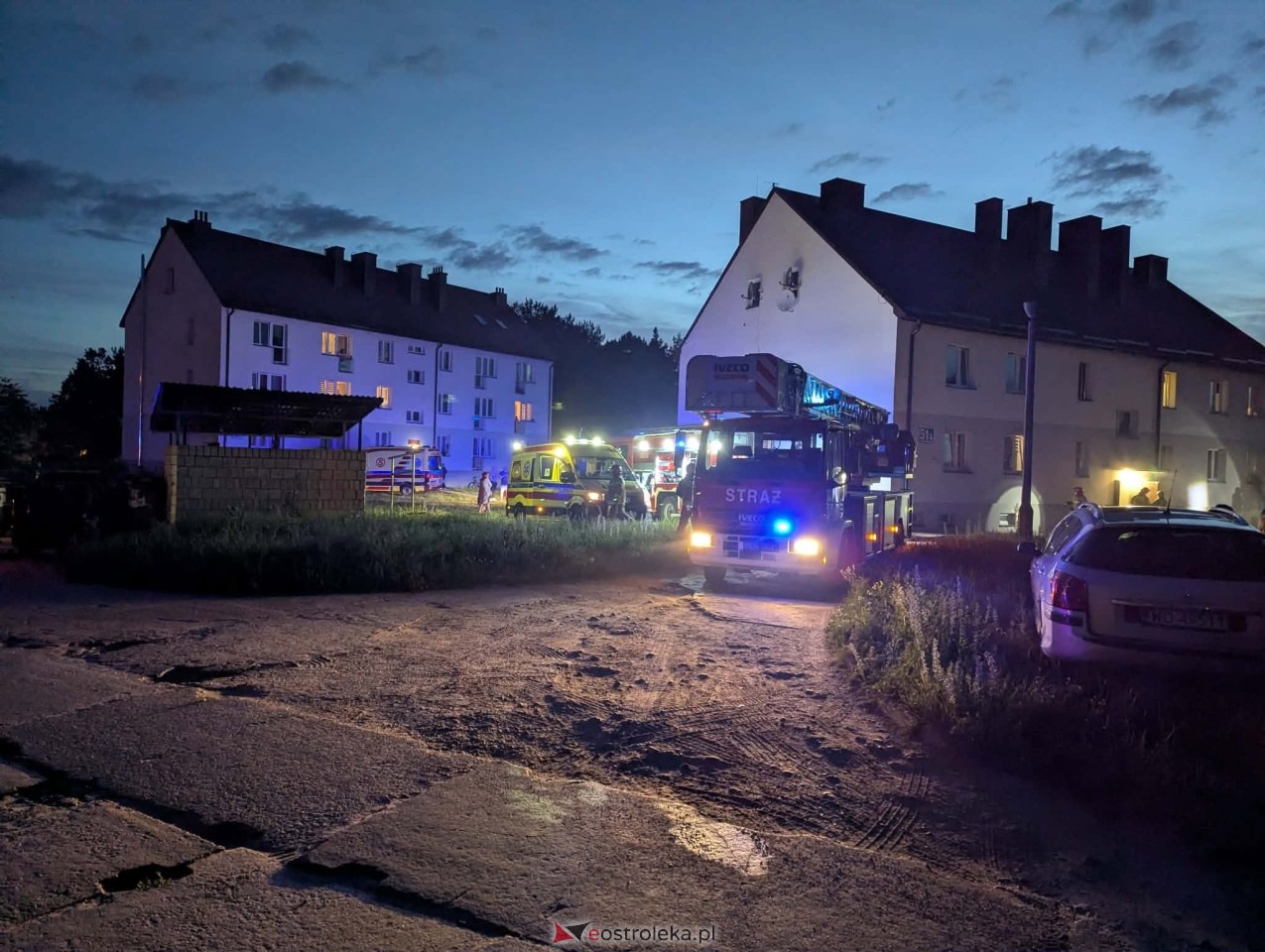 Pożar w bloku socjalnym przy Padlewskiego [22.06.2026] - zdjęcie #1 - eOstroleka.pl