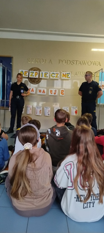 Tydzień Bezpieczeństwa w Szkole Podstawowej nr 2. Służby przygotowywały dzieci do wakacji [23.06.2026] - zdjęcie #12 - eOstroleka.pl
