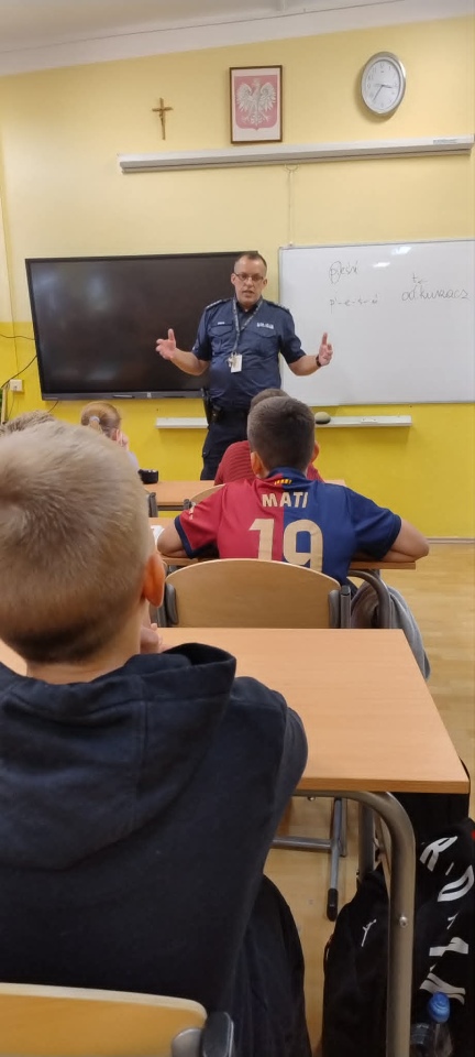 Tydzień Bezpieczeństwa w Szkole Podstawowej nr 2. Służby przygotowywały dzieci do wakacji [23.06.2026] - zdjęcie #11 - eOstroleka.pl