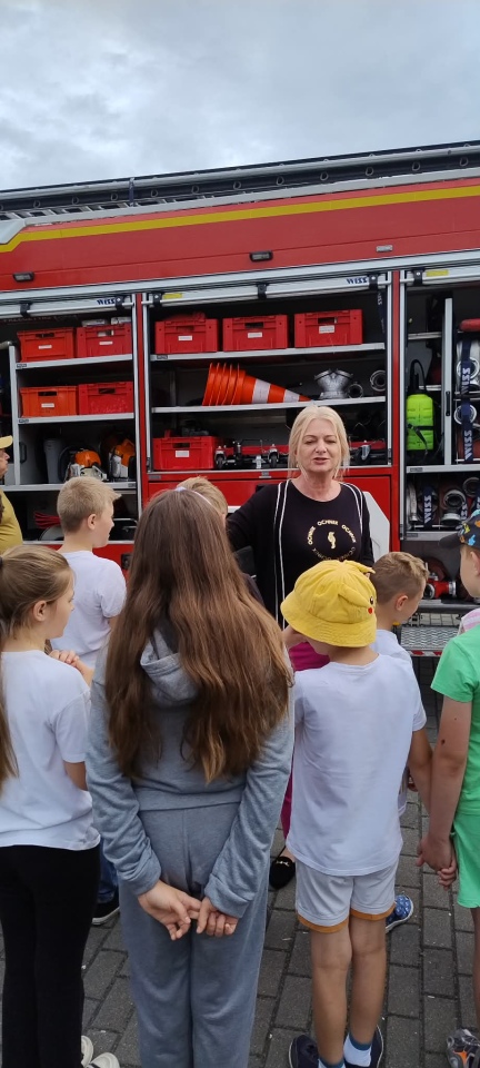 Tydzień Bezpieczeństwa w Szkole Podstawowej nr 2. Służby przygotowywały dzieci do wakacji [23.06.2026] - zdjęcie #6 - eOstroleka.pl
