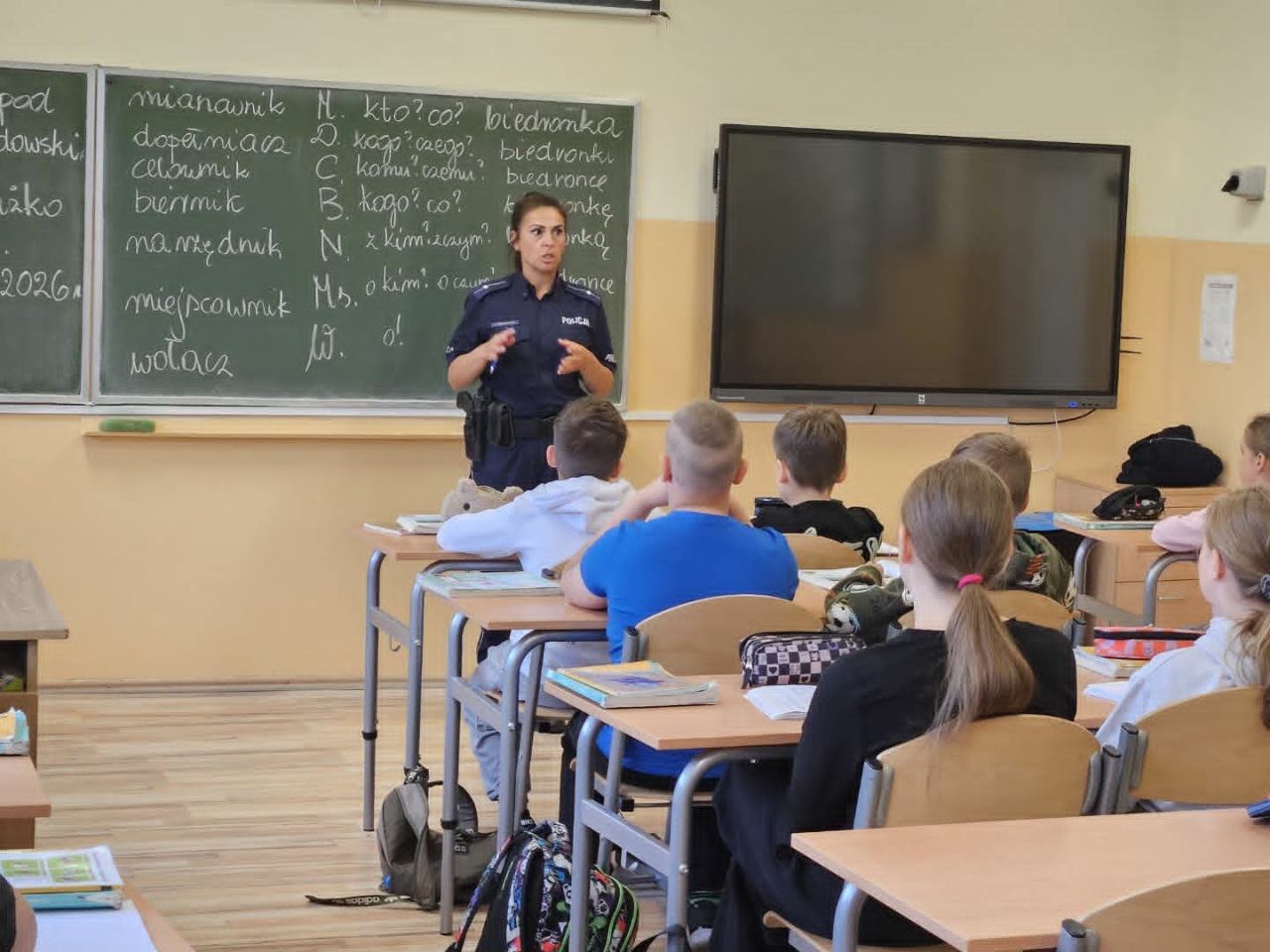 Tydzień Bezpieczeństwa w Szkole Podstawowej nr 2. Służby przygotowywały dzieci do wakacji [23.06.2026] - zdjęcie #5 - eOstroleka.pl