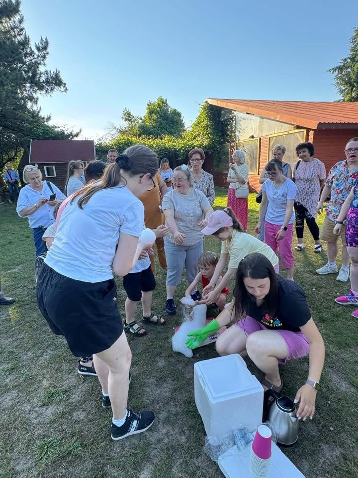 Rodzinny piknik Warsztatów Terapii Zajęciowej „Motylki”. Wspólna zabawa i mnóstwo uśmiechu! [23.06.2026] - zdjęcie #51 - eOstroleka.pl
