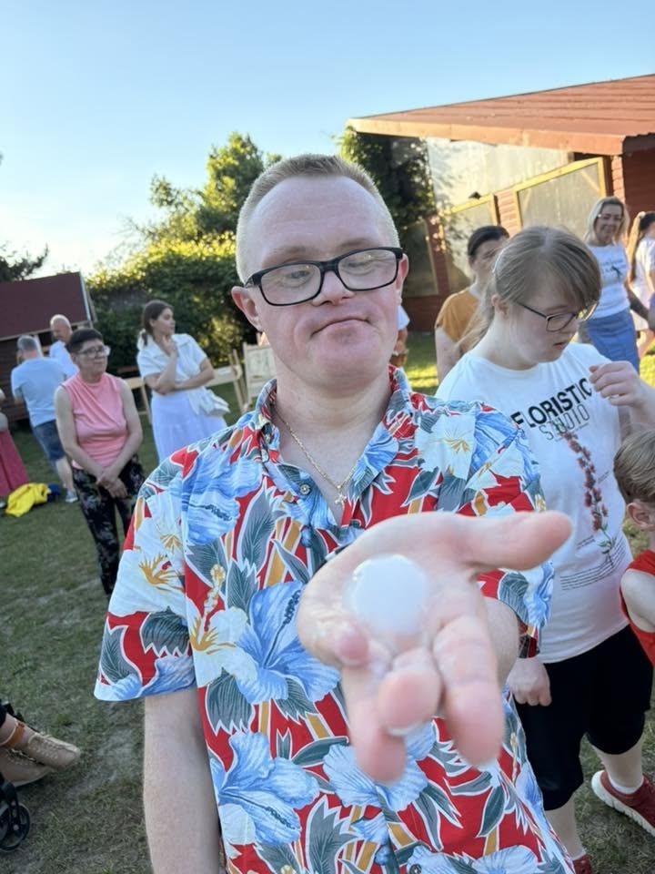 Rodzinny piknik Warsztatów Terapii Zajęciowej „Motylki”. Wspólna zabawa i mnóstwo uśmiechu! [23.06.2026] - zdjęcie #42 - eOstroleka.pl