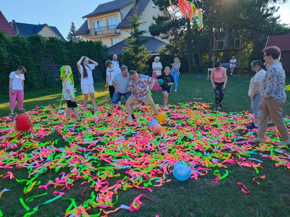 Rodzinny piknik Warsztatów Terapii Zajęciowej „Motylki”. Wspólna zabawa i mnóstwo uśmiechu! [23.06.2026] - zdjęcie #37 - eOstroleka.pl