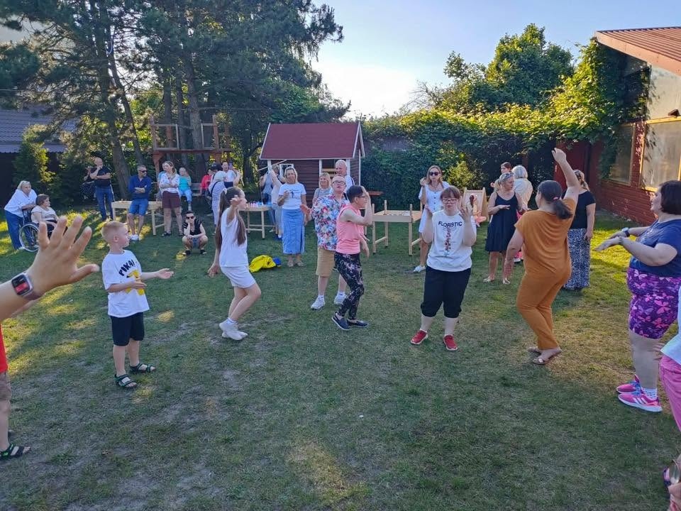 Rodzinny piknik Warsztatów Terapii Zajęciowej „Motylki”. Wspólna zabawa i mnóstwo uśmiechu! [23.06.2026] - zdjęcie #35 - eOstroleka.pl