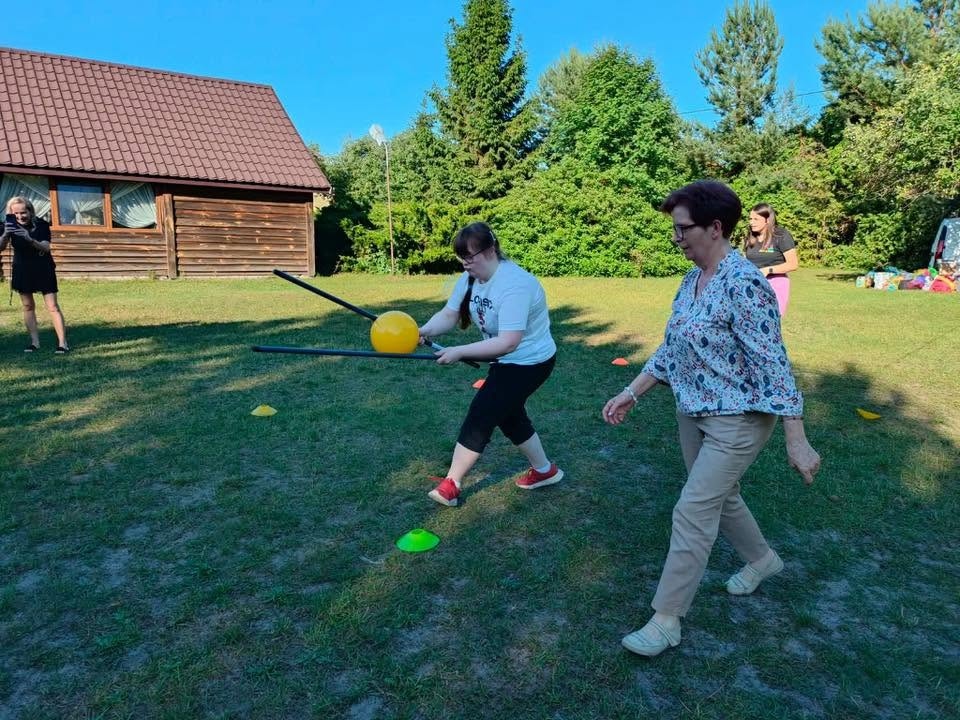 Rodzinny piknik Warsztatów Terapii Zajęciowej „Motylki”. Wspólna zabawa i mnóstwo uśmiechu! [23.06.2026] - zdjęcie #32 - eOstroleka.pl