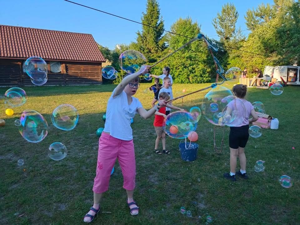 Rodzinny piknik Warsztatów Terapii Zajęciowej „Motylki”. Wspólna zabawa i mnóstwo uśmiechu! [23.06.2026] - zdjęcie #30 - eOstroleka.pl