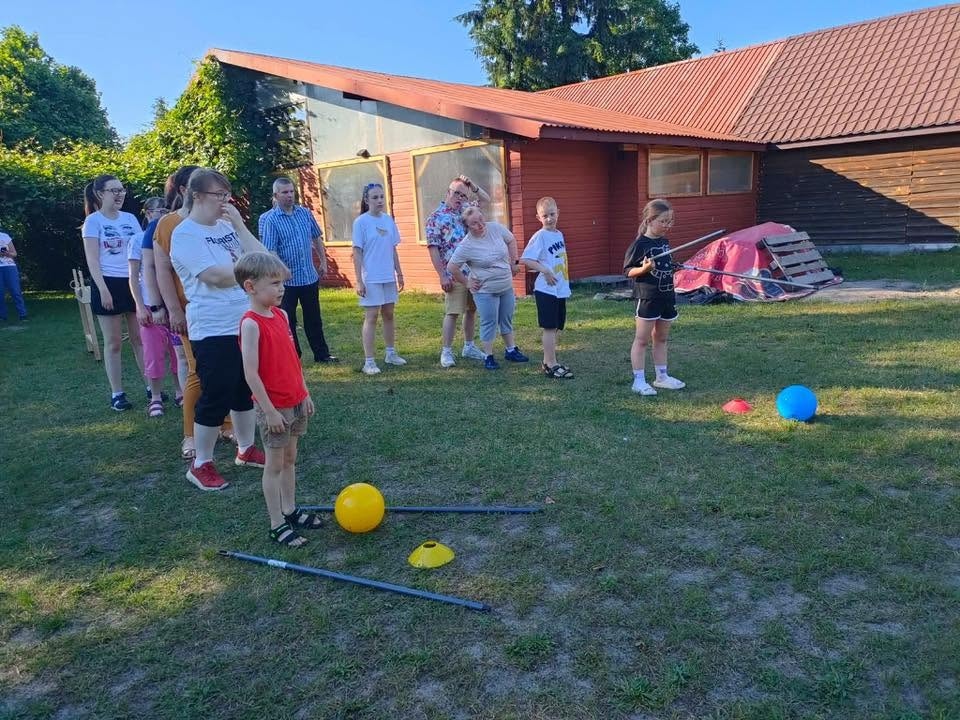 Rodzinny piknik Warsztatów Terapii Zajęciowej „Motylki”. Wspólna zabawa i mnóstwo uśmiechu! [23.06.2026] - zdjęcie #29 - eOstroleka.pl