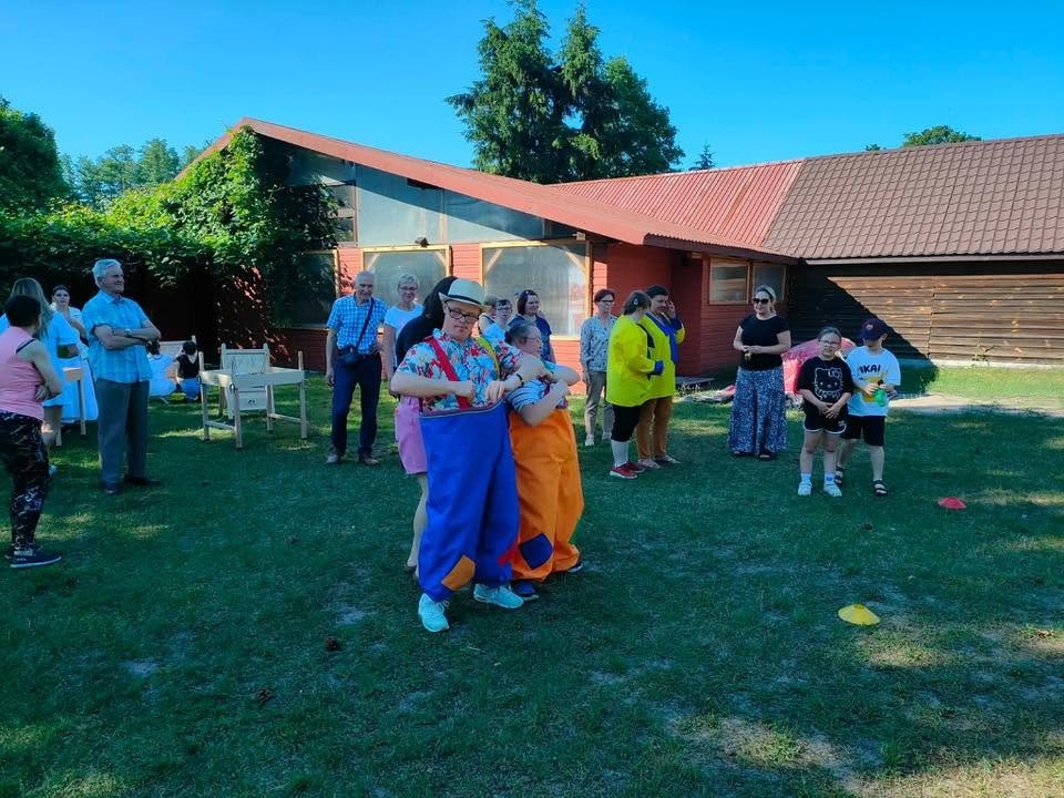 Rodzinny piknik Warsztatów Terapii Zajęciowej „Motylki”. Wspólna zabawa i mnóstwo uśmiechu! [23.06.2026] - zdjęcie #20 - eOstroleka.pl