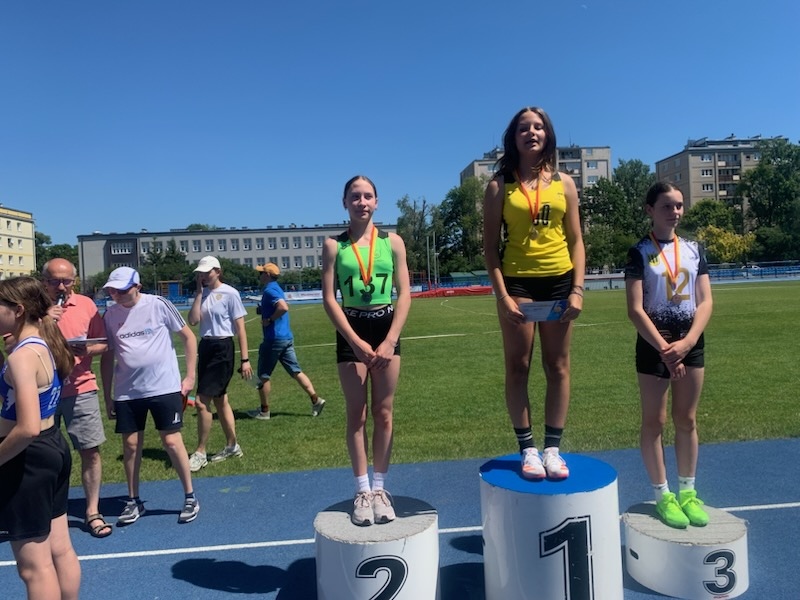 Srebrny i brązowy medal dla Zosi i Zuzi w Mistrzostwach Mazowsza U14 oraz starty w finałach w Warszawskim Mityngu Ogólnopolskim - zdjęcie #7 - eOstroleka.pl
