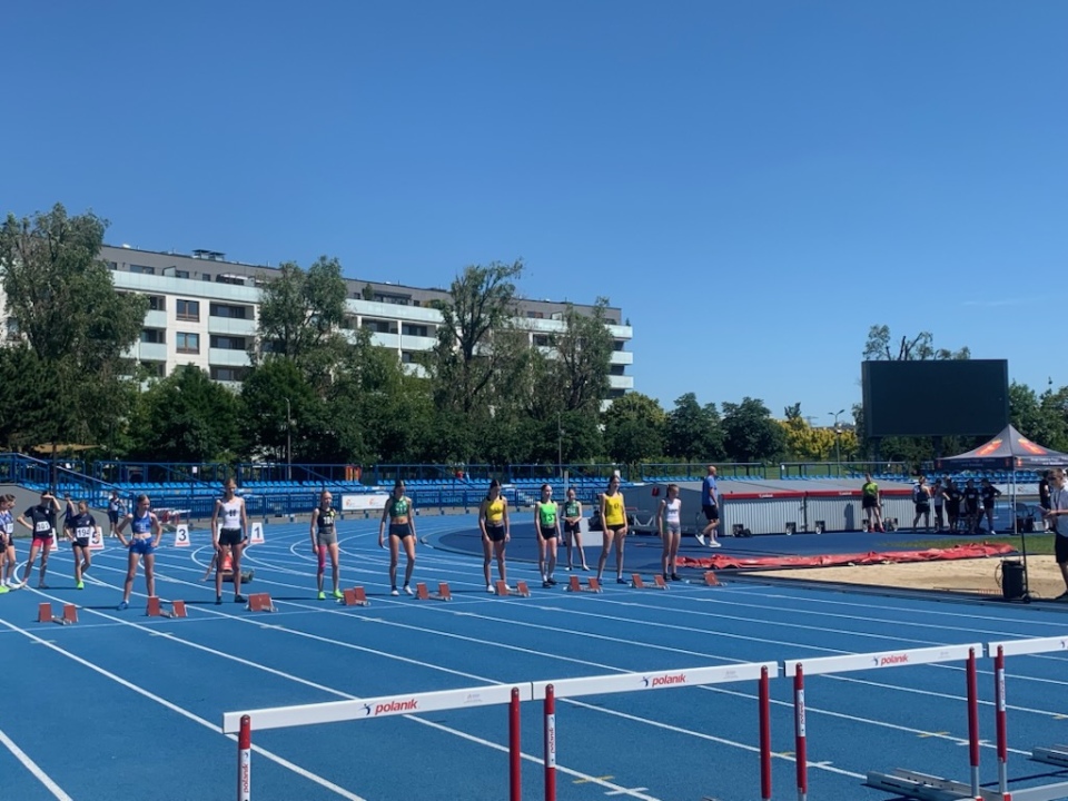 Srebrny i brązowy medal dla Zosi i Zuzi w Mistrzostwach Mazowsza U14 oraz starty w finałach w Warszawskim Mityngu Ogólnopolskim - zdjęcie #1 - eOstroleka.pl