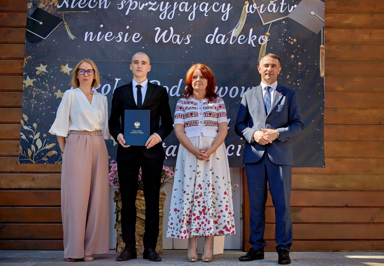 Najzdolniejsi ósmoklasiści z gminy Olszewo-Borki nagrodzeni! [23.06.2026] - zdjęcie #63 - eOstroleka.pl