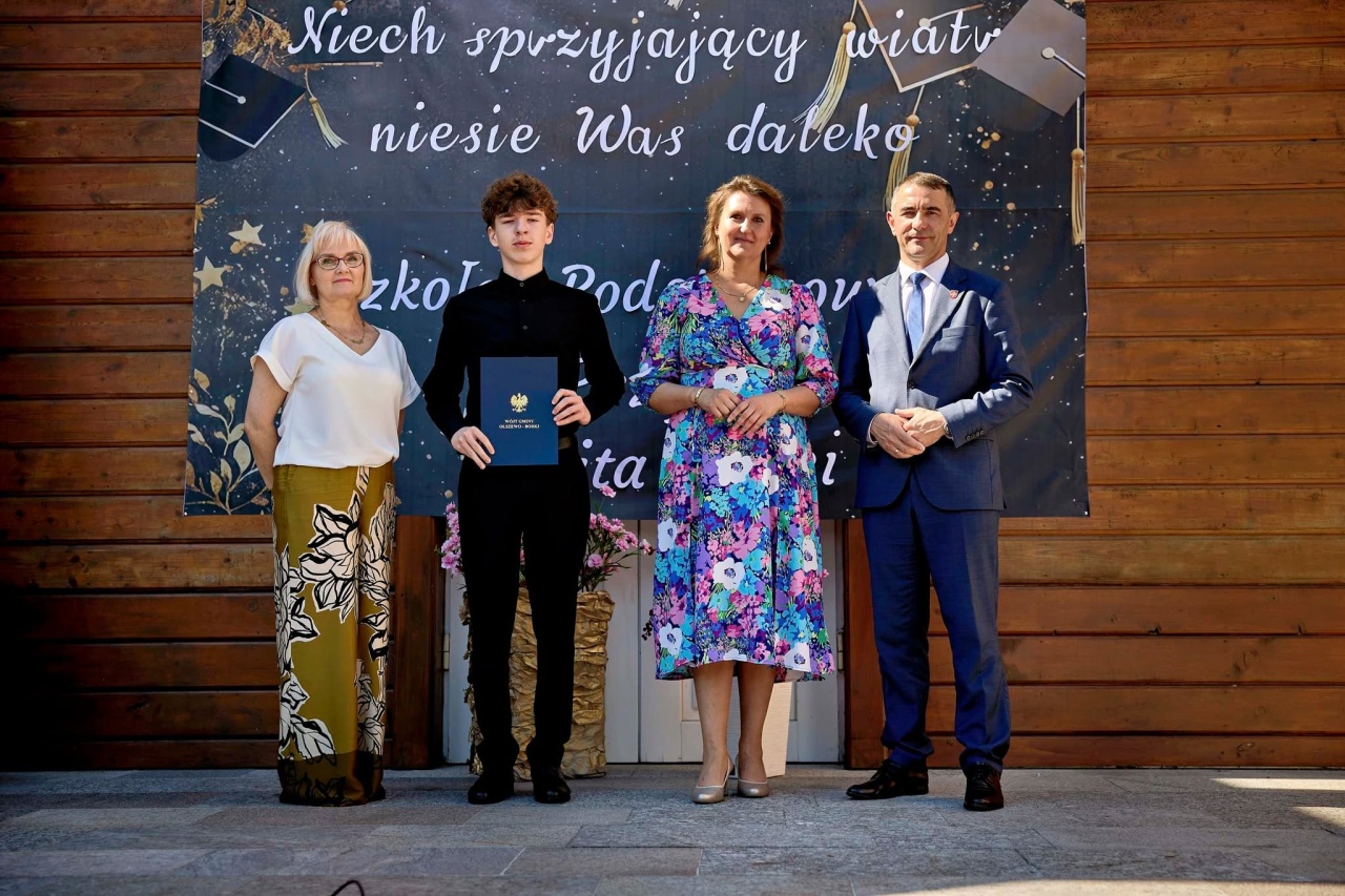 Najzdolniejsi ósmoklasiści z gminy Olszewo-Borki nagrodzeni! [23.06.2026] - zdjęcie #58 - eOstroleka.pl