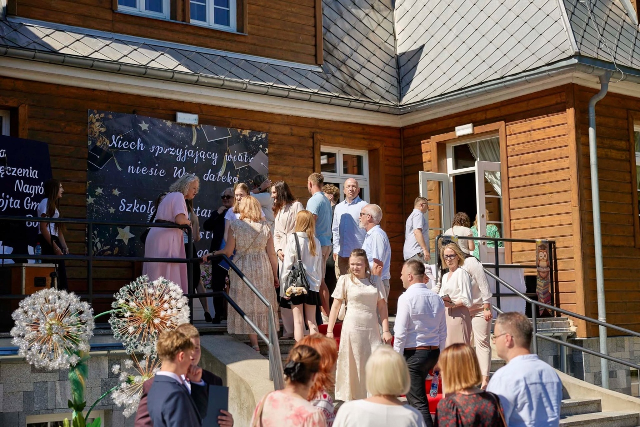 Najzdolniejsi ósmoklasiści z gminy Olszewo-Borki nagrodzeni! [23.06.2026] - zdjęcie #55 - eOstroleka.pl