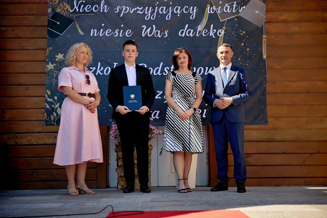 Najzdolniejsi ósmoklasiści z gminy Olszewo-Borki nagrodzeni! [23.06.2026] - zdjęcie #49 - eOstroleka.pl