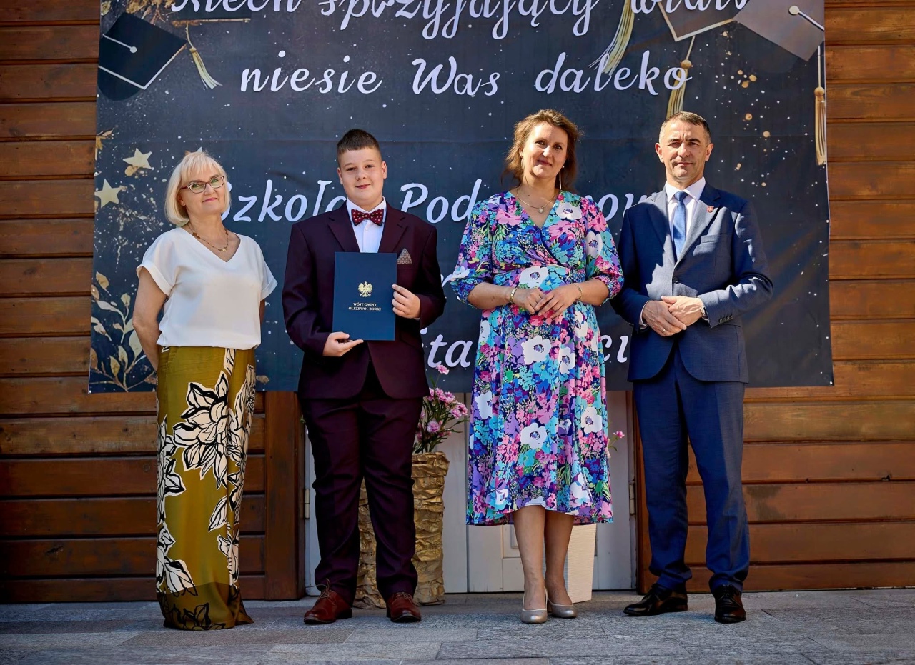 Najzdolniejsi ósmoklasiści z gminy Olszewo-Borki nagrodzeni! [23.06.2026] - zdjęcie #40 - eOstroleka.pl
