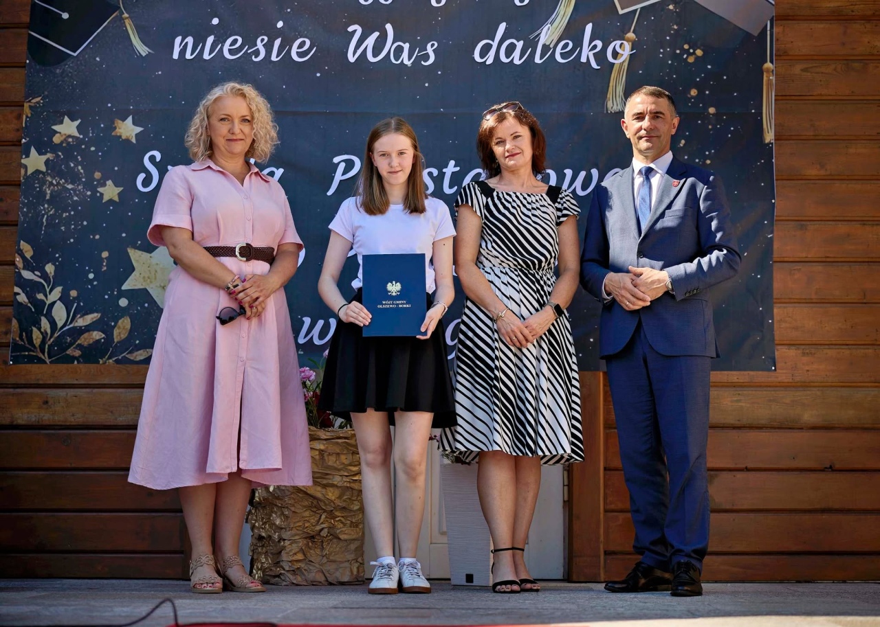 Najzdolniejsi ósmoklasiści z gminy Olszewo-Borki nagrodzeni! [23.06.2026] - zdjęcie #38 - eOstroleka.pl