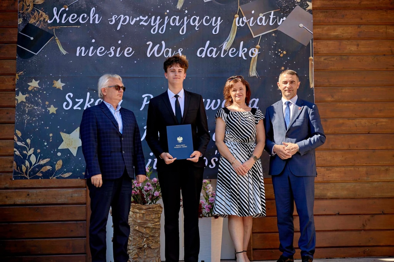 Najzdolniejsi ósmoklasiści z gminy Olszewo-Borki nagrodzeni! [23.06.2026] - zdjęcie #36 - eOstroleka.pl