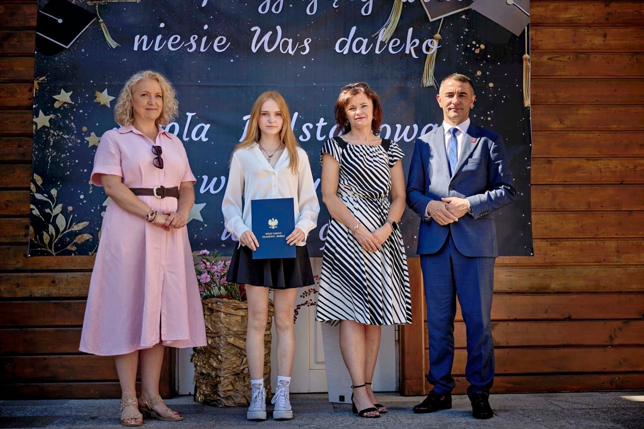 Najzdolniejsi ósmoklasiści z gminy Olszewo-Borki nagrodzeni! [23.06.2026] - zdjęcie #27 - eOstroleka.pl