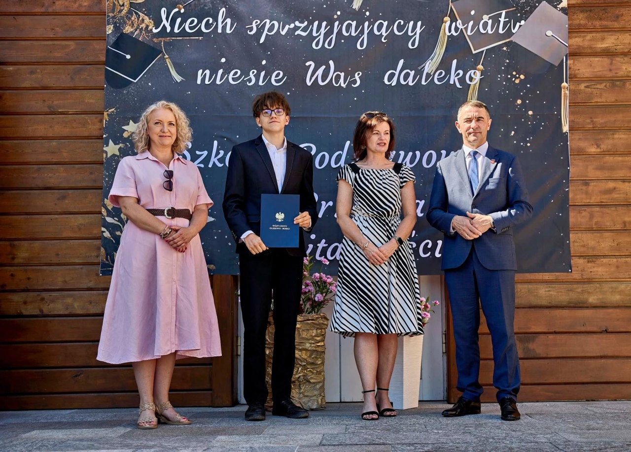 Najzdolniejsi ósmoklasiści z gminy Olszewo-Borki nagrodzeni! [23.06.2026] - zdjęcie #22 - eOstroleka.pl