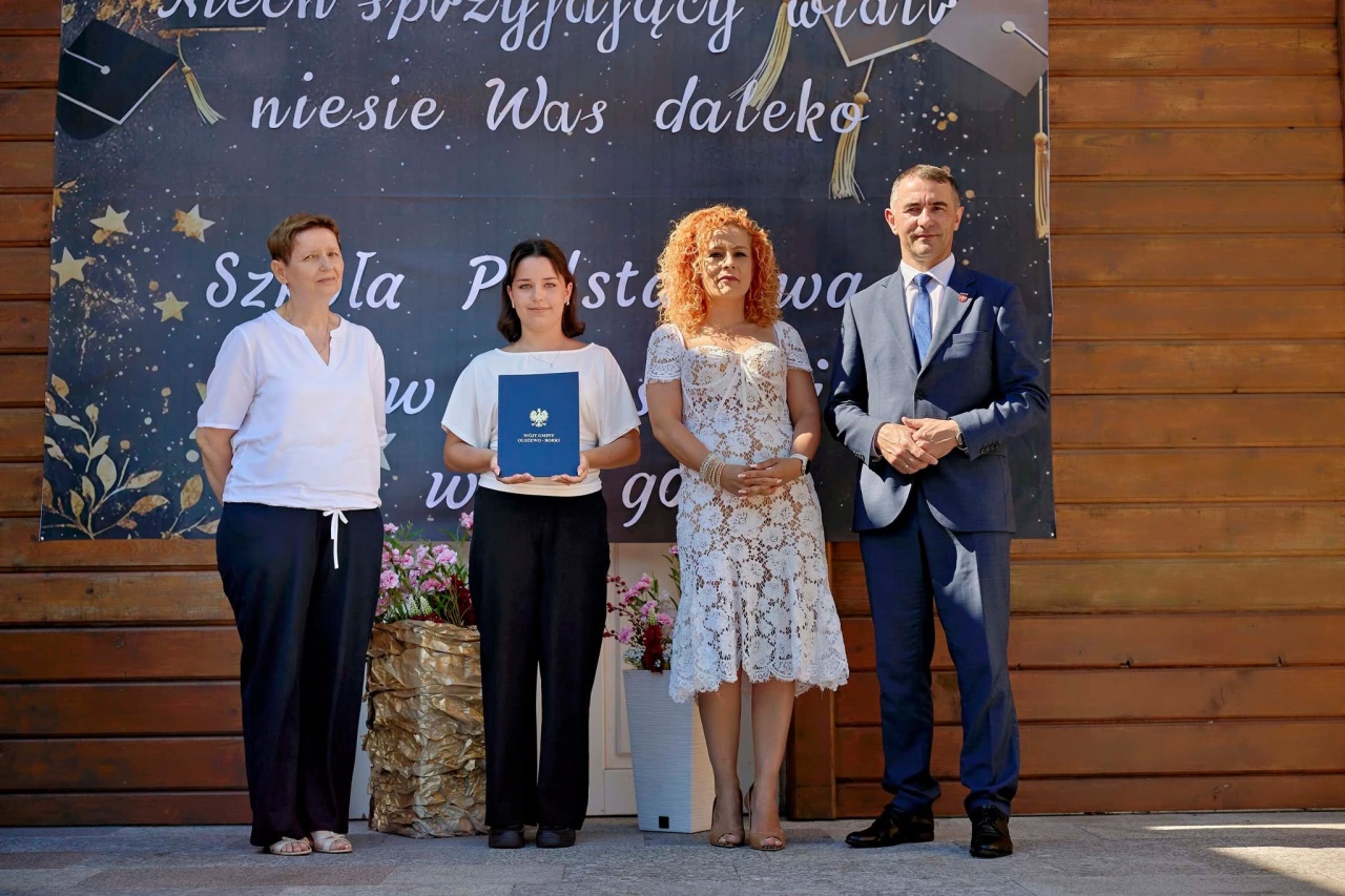Najzdolniejsi ósmoklasiści z gminy Olszewo-Borki nagrodzeni! [23.06.2026] - zdjęcie #20 - eOstroleka.pl