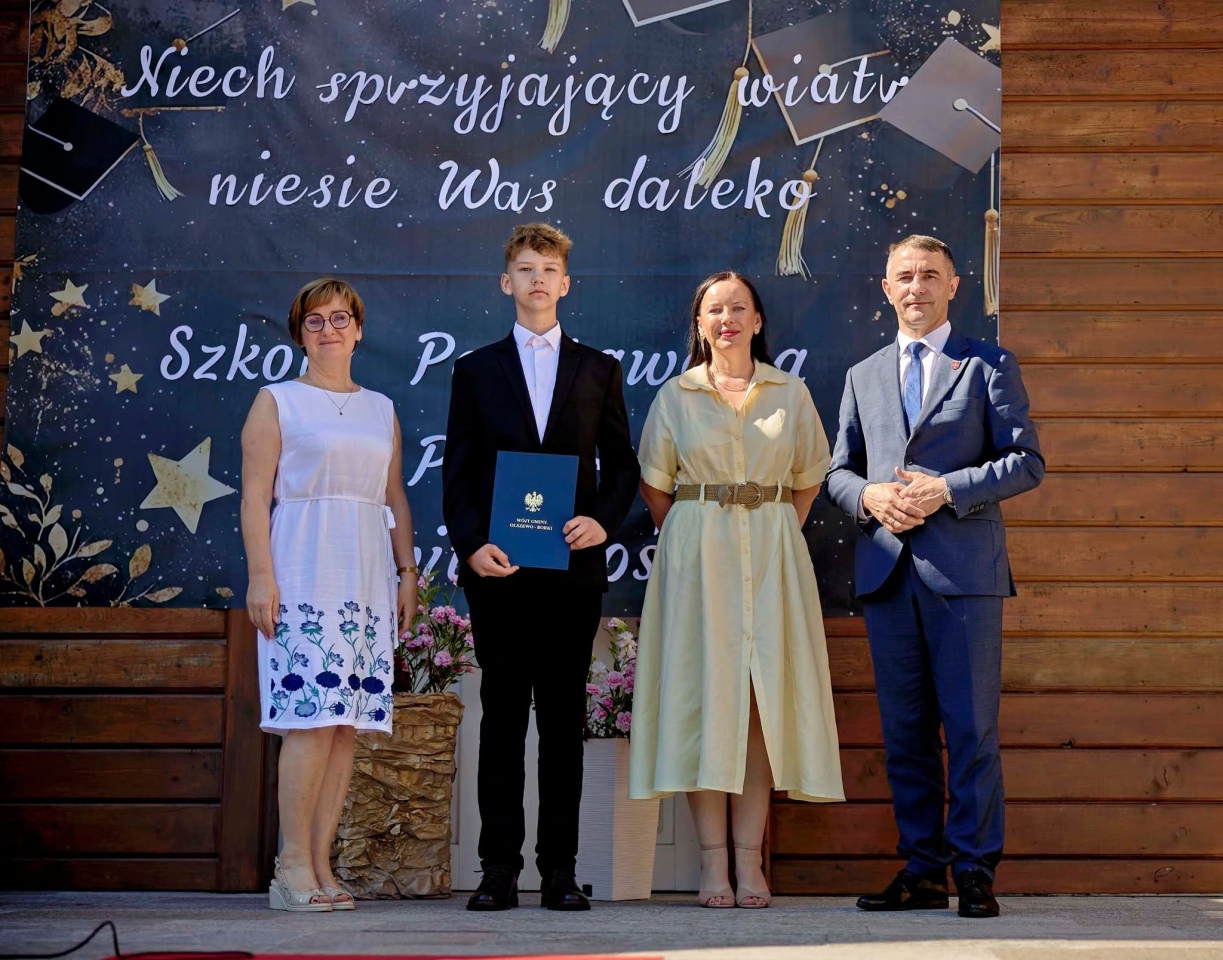 Najzdolniejsi ósmoklasiści z gminy Olszewo-Borki nagrodzeni! [23.06.2026] - zdjęcie #16 - eOstroleka.pl