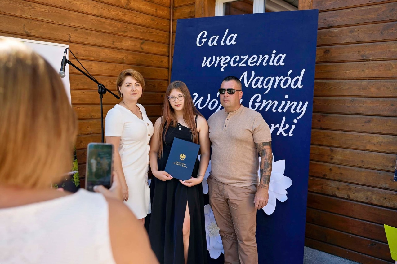 Najzdolniejsi ósmoklasiści z gminy Olszewo-Borki nagrodzeni! [23.06.2026] - zdjęcie #15 - eOstroleka.pl