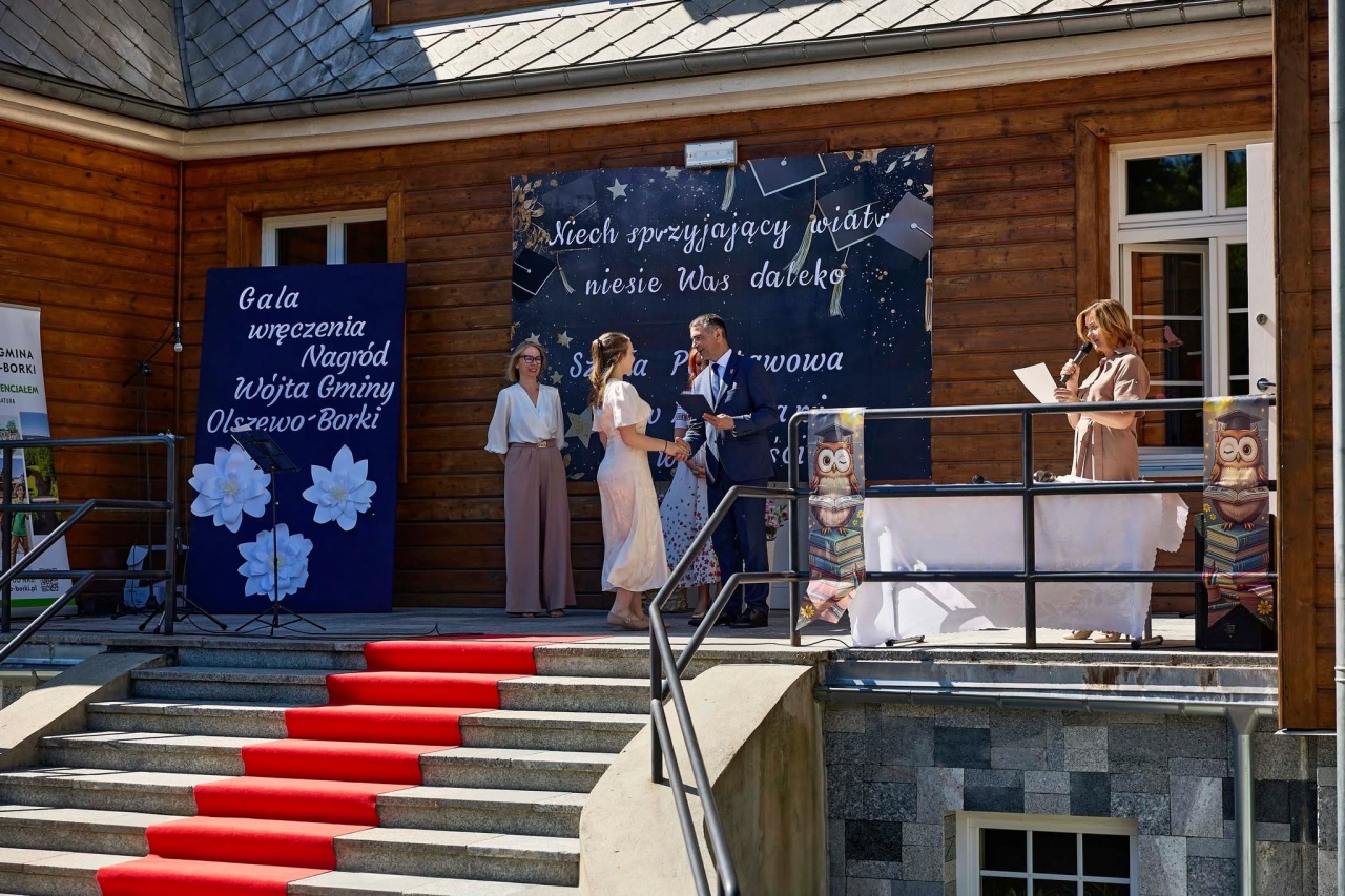 Najzdolniejsi ósmoklasiści z gminy Olszewo-Borki nagrodzeni! [23.06.2026] - zdjęcie #10 - eOstroleka.pl