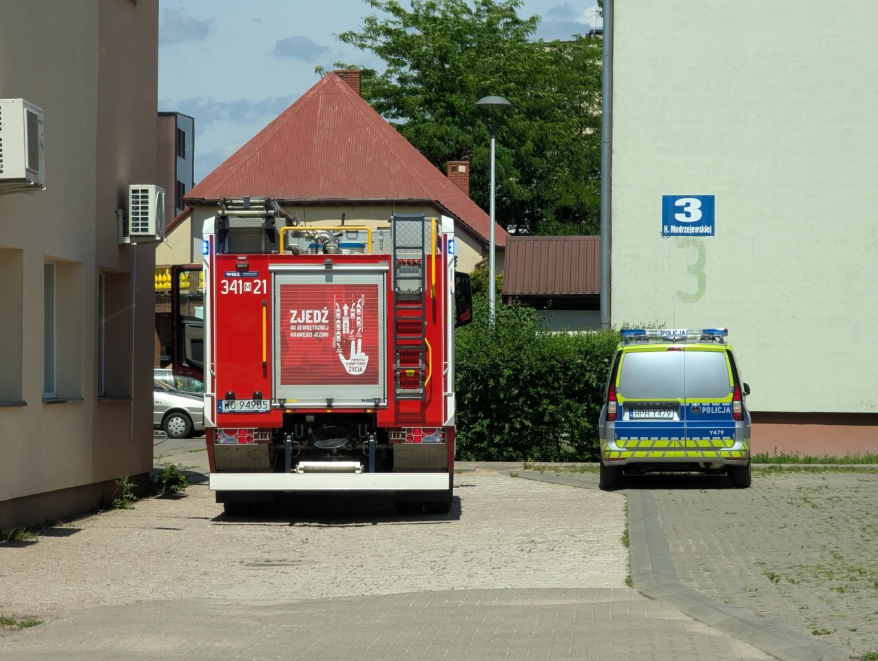 Akcja ratunkowa w bloku przy Modrzejewskiej [24.06.2026] - zdjęcie #5 - eOstroleka.pl