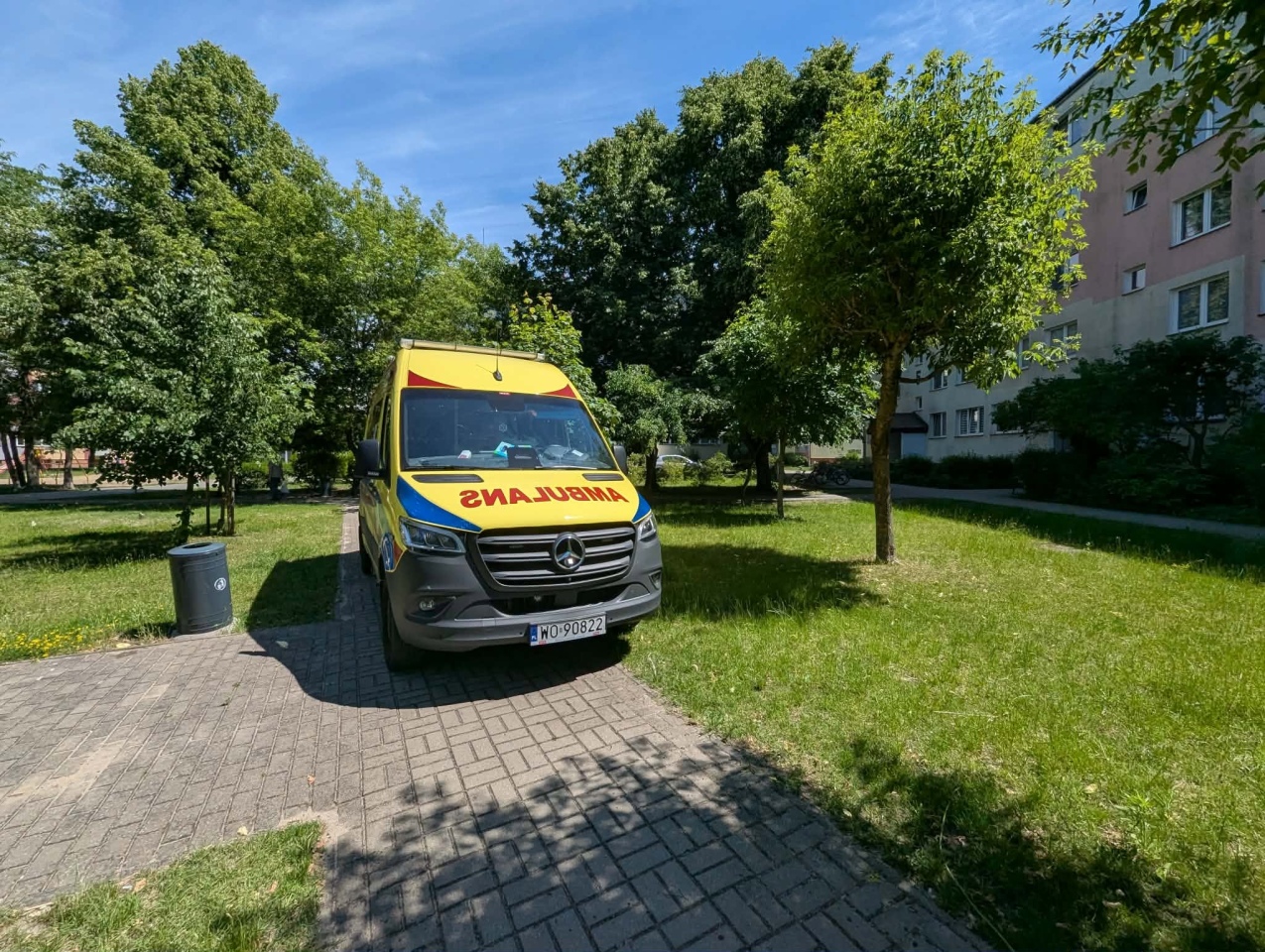 Akcja ratunkowa w bloku przy Modrzejewskiej [24.06.2026] - zdjęcie #3 - eOstroleka.pl