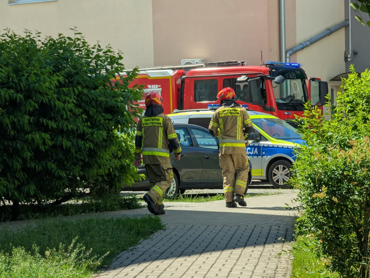 Akcja ratunkowa w bloku przy Modrzejewskiej [24.06.2026] - zdjęcie #2 - eOstroleka.pl