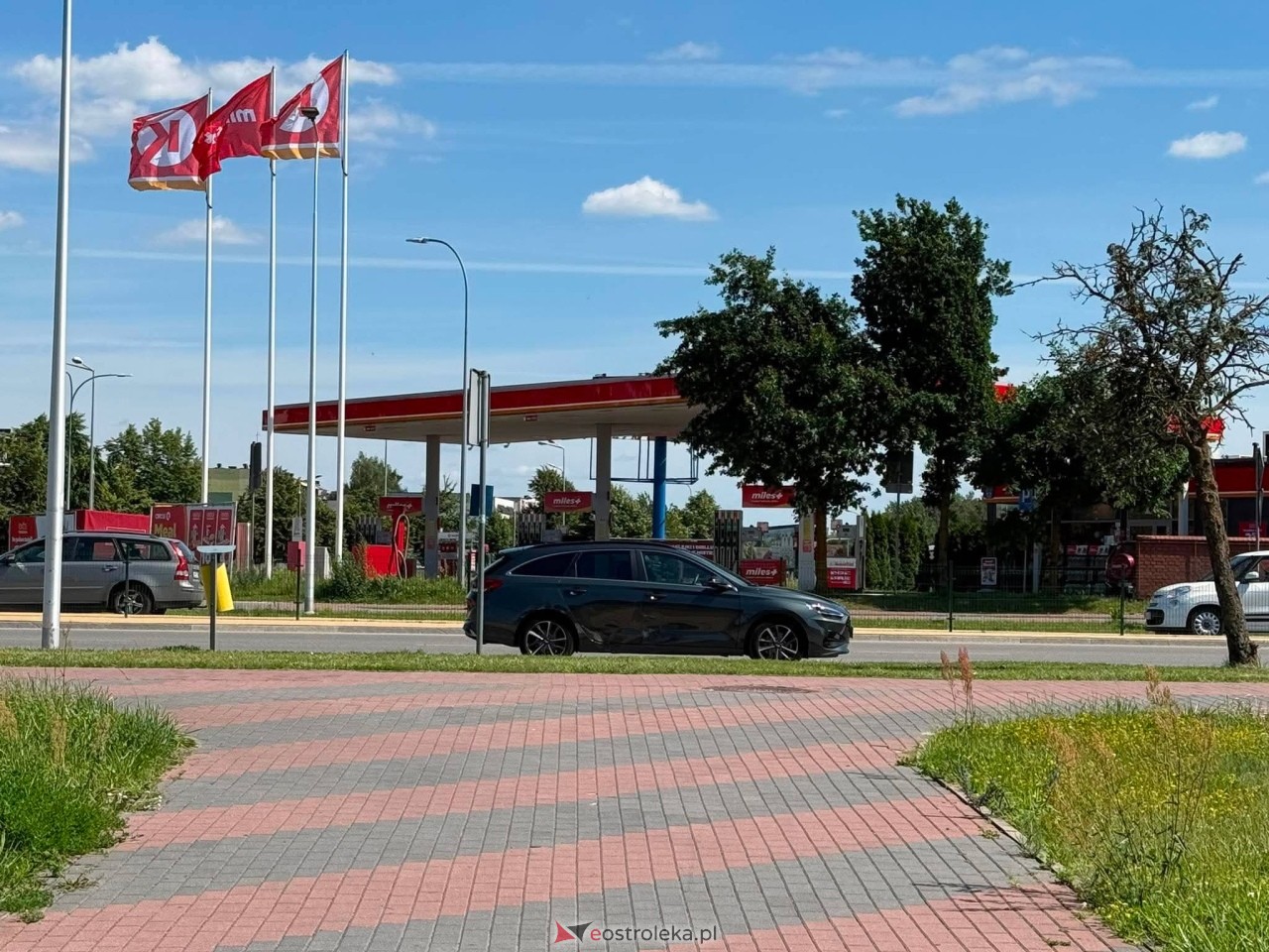 Kolizja na rondzie Zbawiciela Świata w Ostrołęce [24.06.2026] - zdjęcie #11 - eOstroleka.pl
