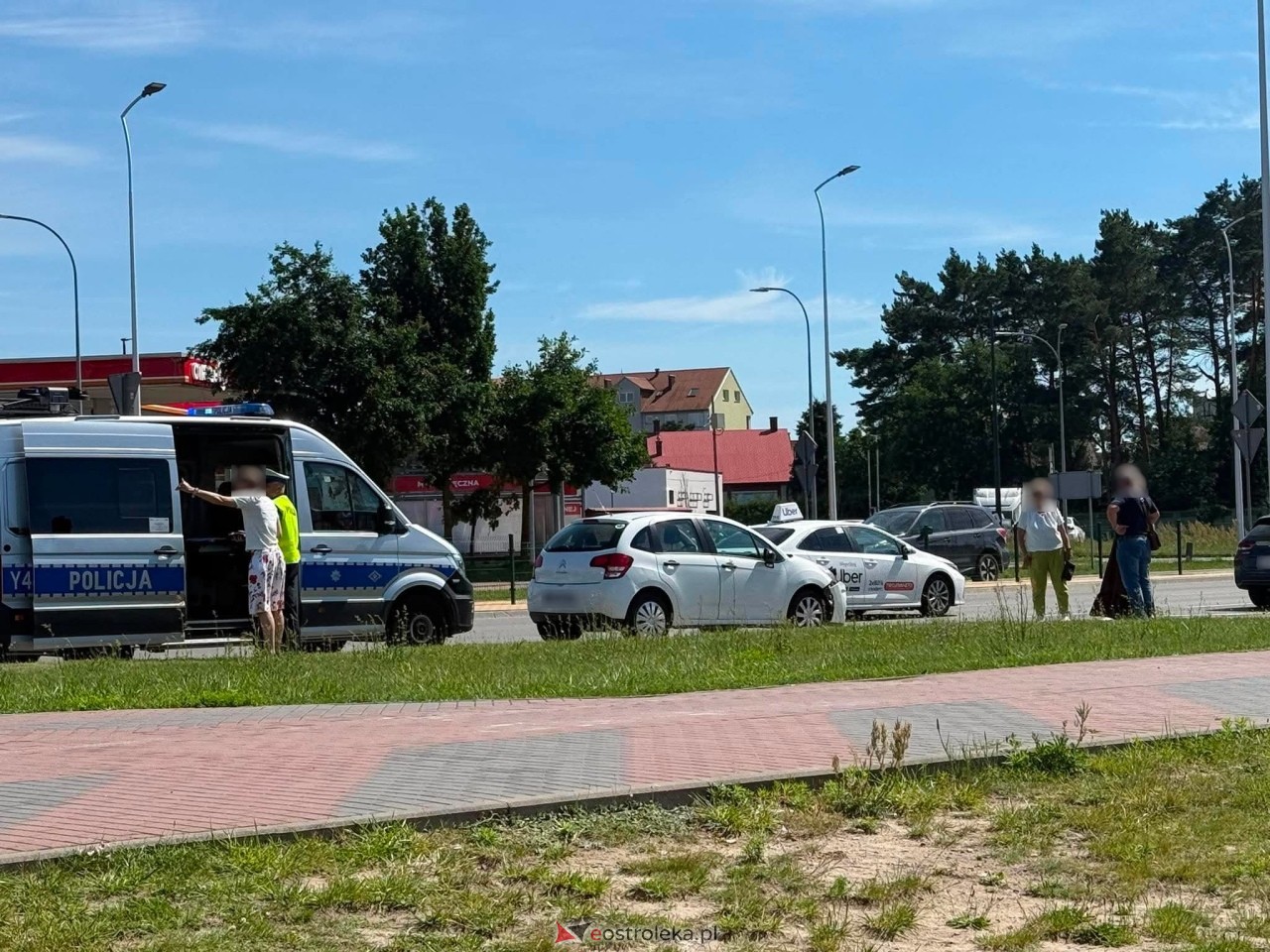 Kolizja na rondzie Zbawiciela Świata w Ostrołęce [24.06.2026] - zdjęcie #10 - eOstroleka.pl