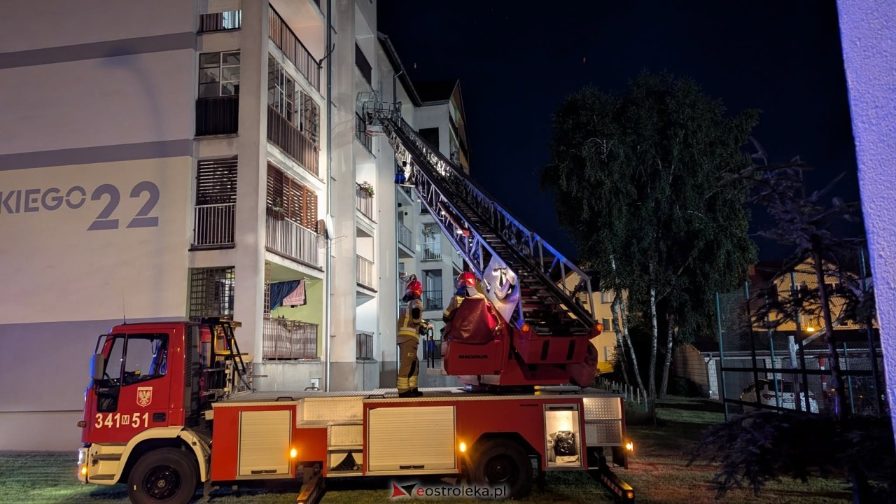Akcja ratunkowa na osiedlu Centrum w Ostrołęce [24.06.2026] - zdjęcie #10 - eOstroleka.pl
