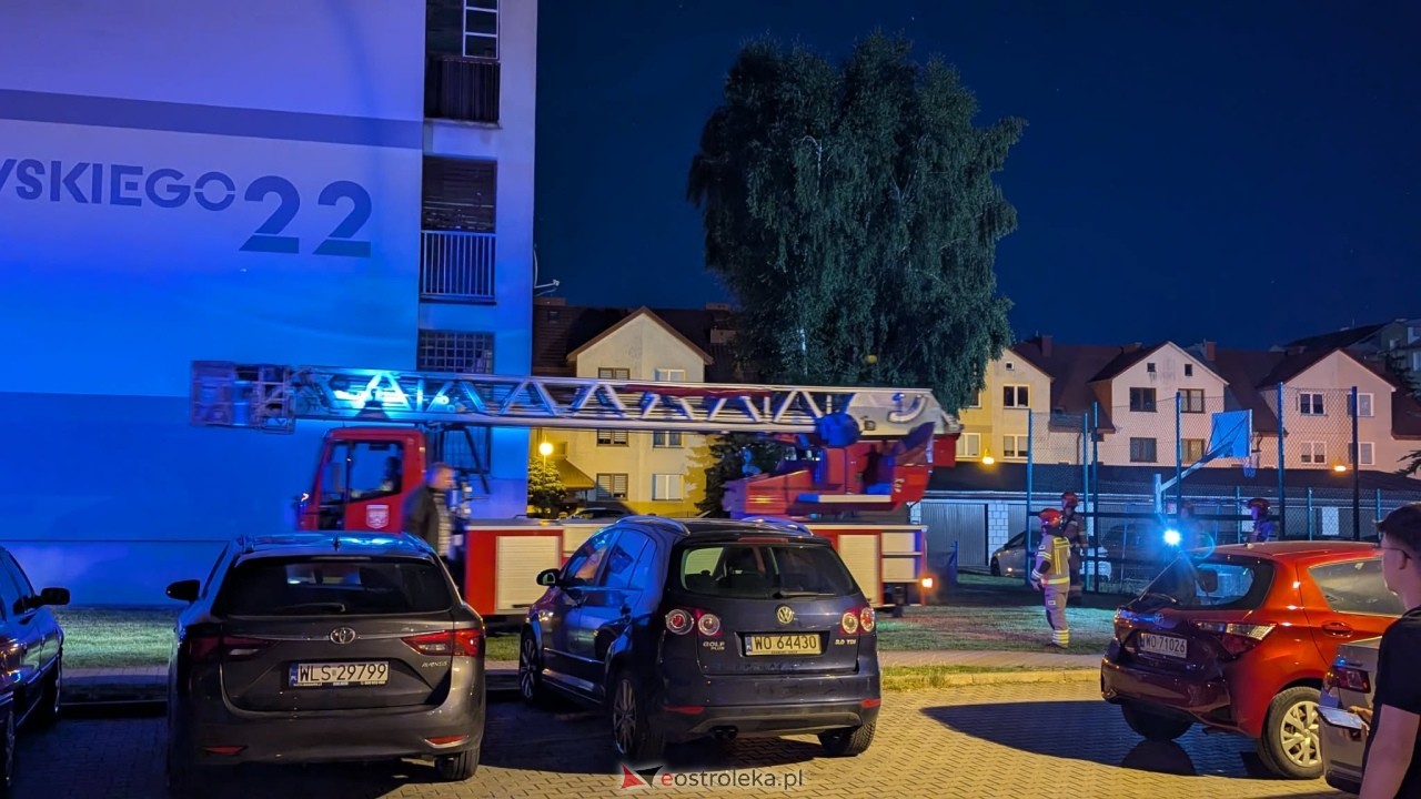 Akcja ratunkowa na osiedlu Centrum w Ostrołęce [24.06.2026] - zdjęcie #8 - eOstroleka.pl