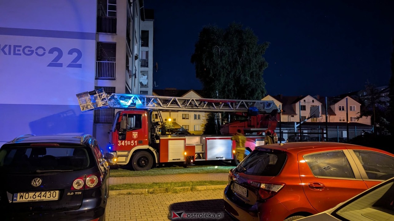 Akcja ratunkowa na osiedlu Centrum w Ostrołęce [24.06.2026] - zdjęcie #5 - eOstroleka.pl