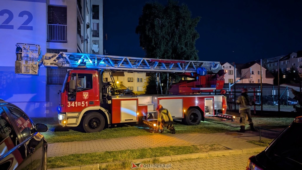 Akcja ratunkowa na osiedlu Centrum w Ostrołęce [24.06.2026] - zdjęcie #2 - eOstroleka.pl