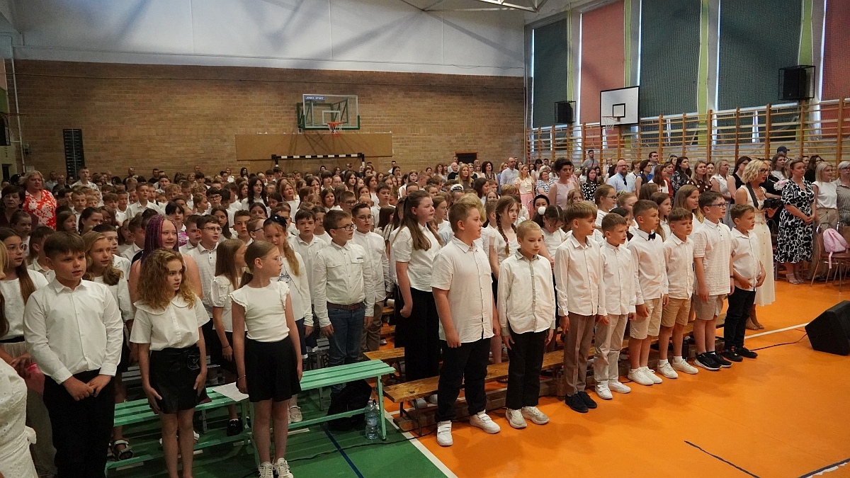 Zakończenie roku szkolnego w Szkole Podstawowej nr 5 [26.06.2026] - zdjęcie #255 - eOstroleka.pl
