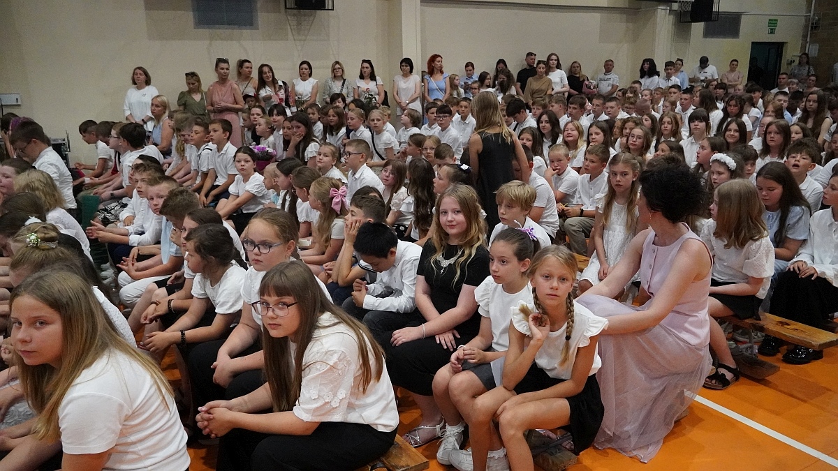 Zakończenie roku szkolnego w Szkole Podstawowej nr 5 [26.06.2026] - zdjęcie #249 - eOstroleka.pl