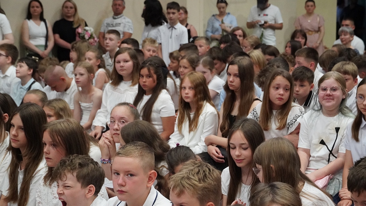 Zakończenie roku szkolnego w Szkole Podstawowej nr 5 [26.06.2026] - zdjęcie #244 - eOstroleka.pl