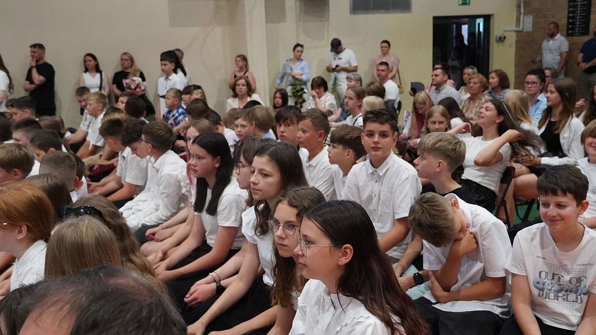 Zakończenie roku szkolnego w Szkole Podstawowej nr 5 [26.06.2026] - zdjęcie #239 - eOstroleka.pl