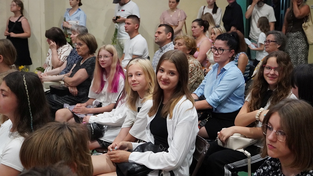 Zakończenie roku szkolnego w Szkole Podstawowej nr 5 [26.06.2026] - zdjęcie #236 - eOstroleka.pl