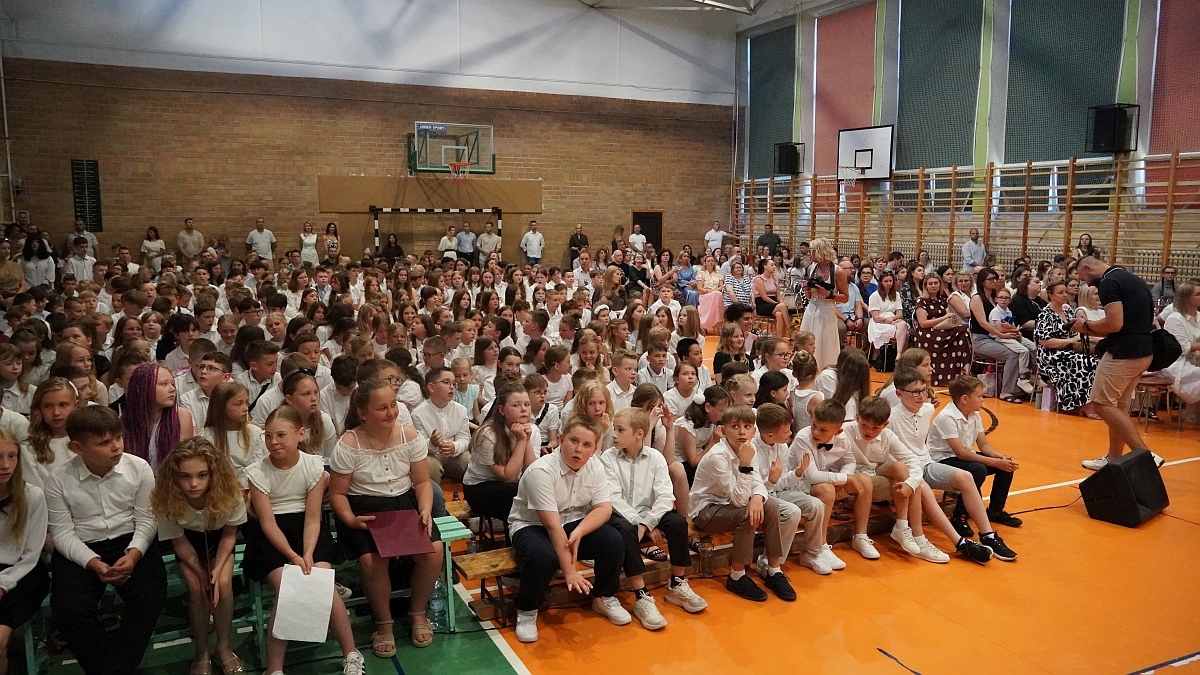 Zakończenie roku szkolnego w Szkole Podstawowej nr 5 [26.06.2026] - zdjęcie #217 - eOstroleka.pl