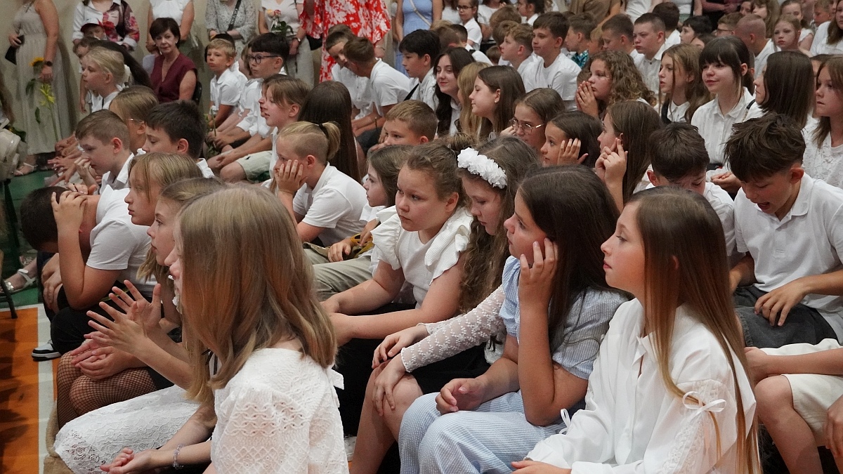 Zakończenie roku szkolnego w Szkole Podstawowej nr 5 [26.06.2026] - zdjęcie #215 - eOstroleka.pl