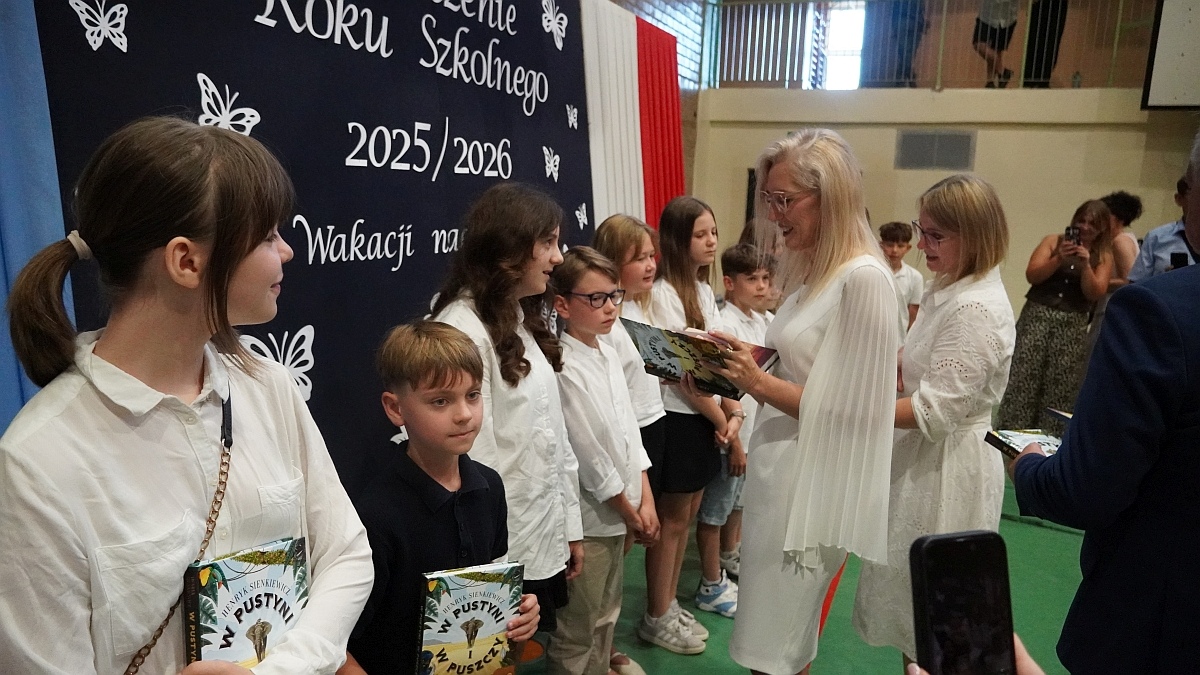 Zakończenie roku szkolnego w Szkole Podstawowej nr 5 [26.06.2026] - zdjęcie #195 - eOstroleka.pl