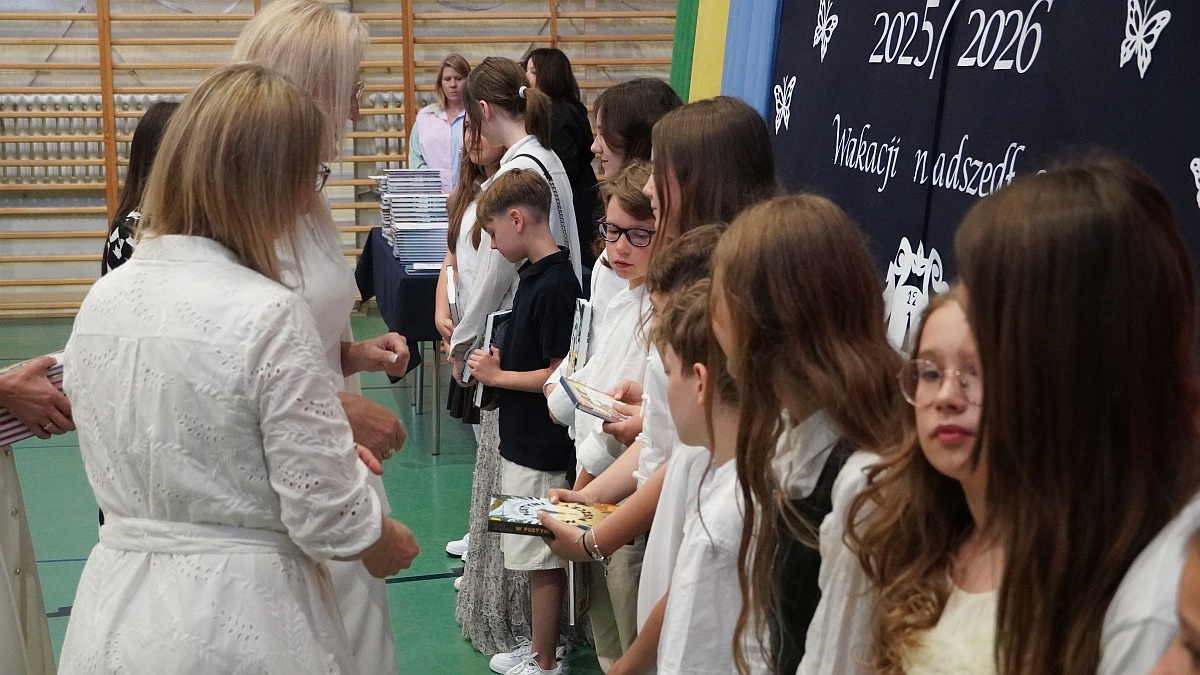 Zakończenie roku szkolnego w Szkole Podstawowej nr 5 [26.06.2026] - zdjęcie #191 - eOstroleka.pl