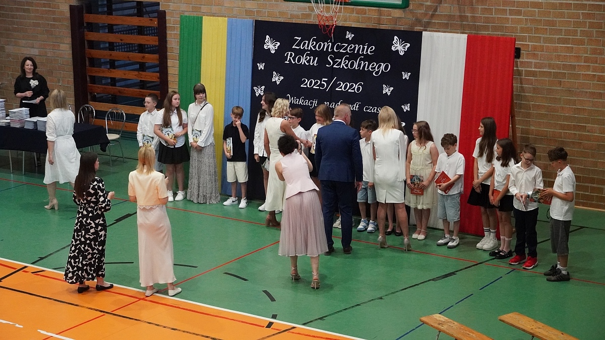 Zakończenie roku szkolnego w Szkole Podstawowej nr 5 [26.06.2026] - zdjęcie #190 - eOstroleka.pl