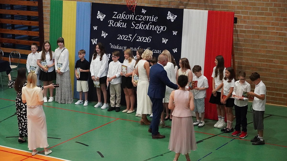 Zakończenie roku szkolnego w Szkole Podstawowej nr 5 [26.06.2026] - zdjęcie #189 - eOstroleka.pl